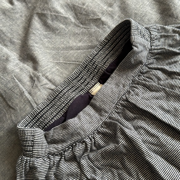 Oshkosh jersey knit skirt (girls S/7) - Picture 2 of 5